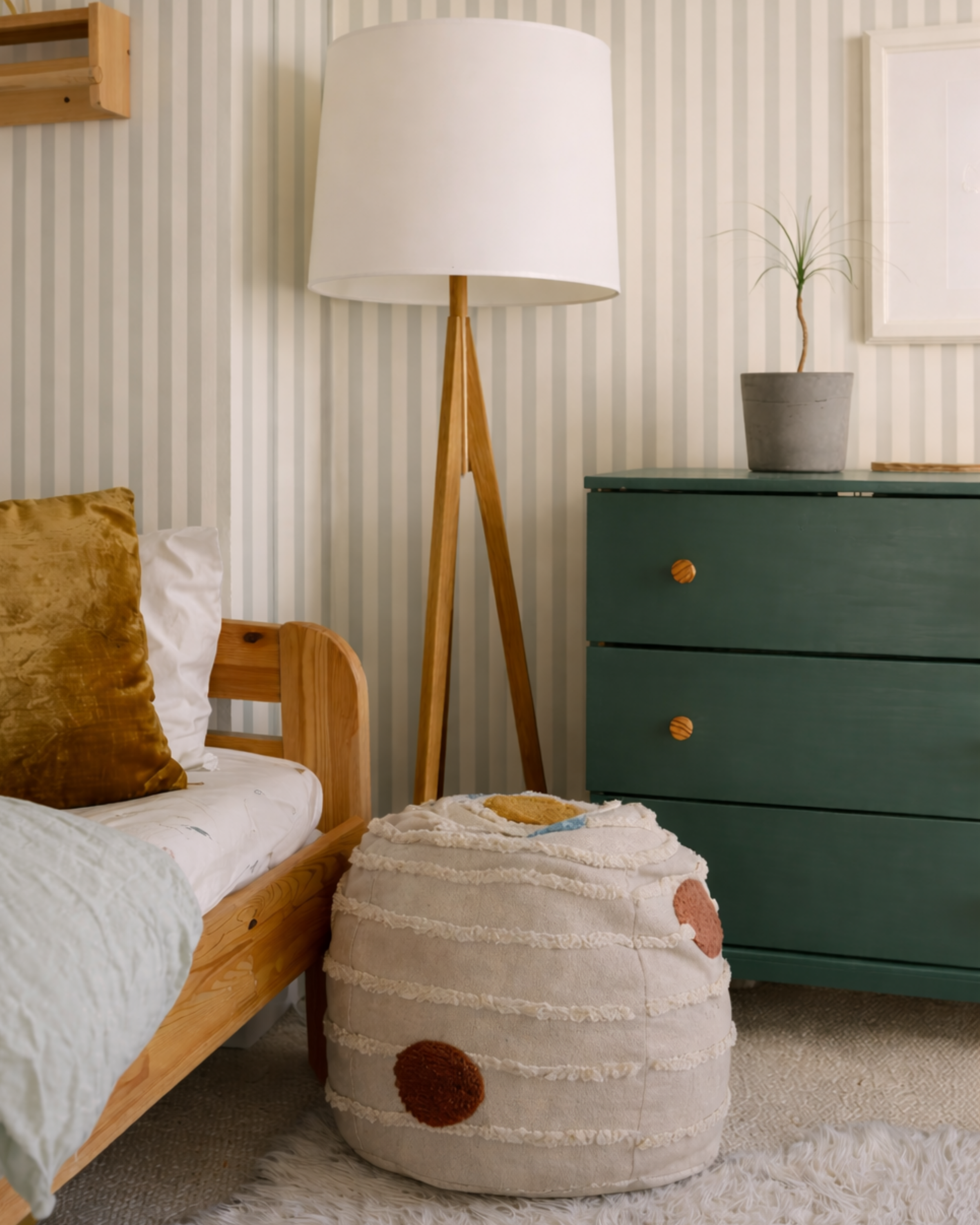 Orbit Play Pouf